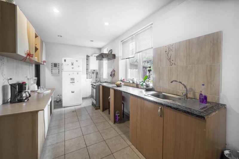 Andronache, Ropotului, casa individuala P+1+pod 218 mp, teren 600 mp, pe colt